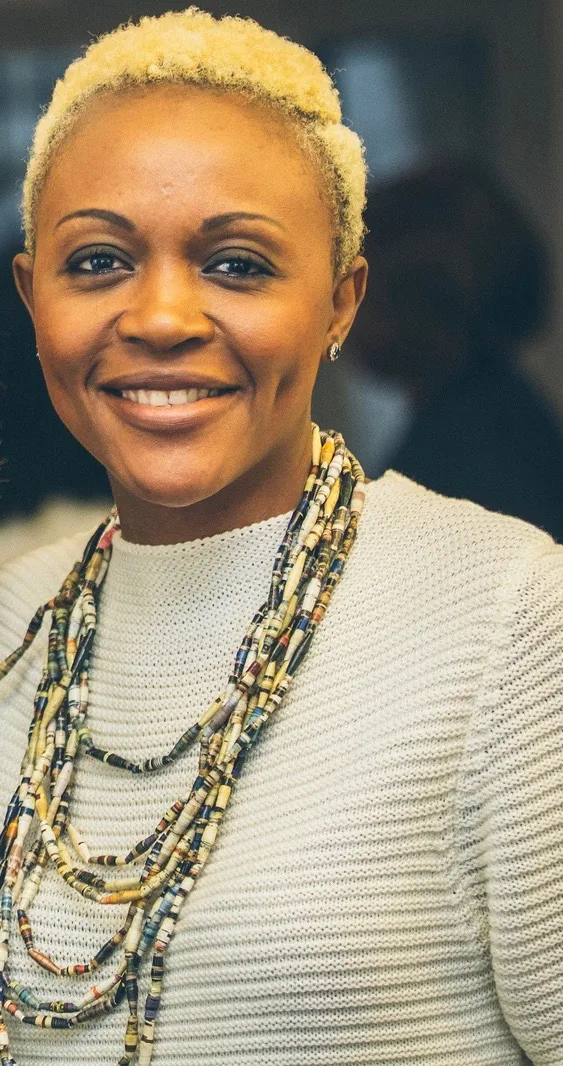 Portrait d'Osvalde Lewat souriante, 2019